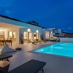 Stylish Tenera With Private Pool, 3 Bedrooms Villa *