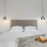 Stylish Tenera With Private Pool, 3 Bedrooms