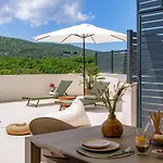 Stylish Tenera With Private Pool, 3 Bedrooms Tugare