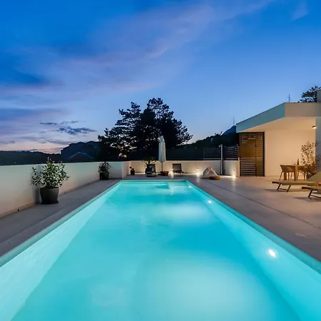 New Stylish Tenera With Private Pool, 3 Bedrooms