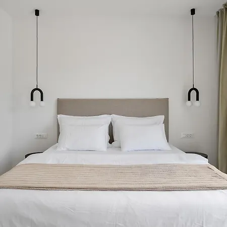 New Stylish Tenera With Private Pool, 3 Bedrooms Tugare