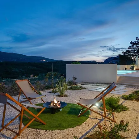 New Stylish Tenera With Private Pool, 3 Bedrooms
