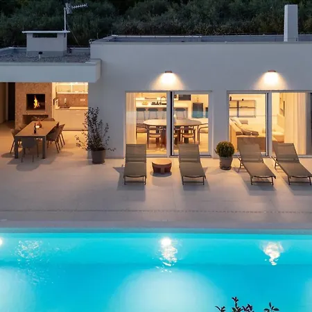 Villa Stylish Tenera With Private Pool, 3 Bedrooms Tugare