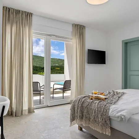 Stylish Tenera With Private Pool, 3 Bedrooms *