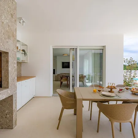 New Stylish Tenera With Private Pool, 3 Bedrooms فيلة Tugare