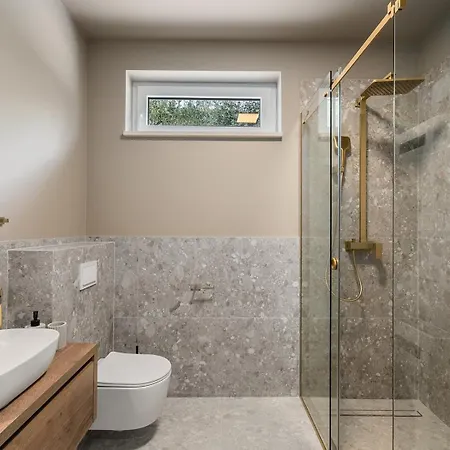 New Stylish Tenera With Private Pool, 3 Bedrooms *