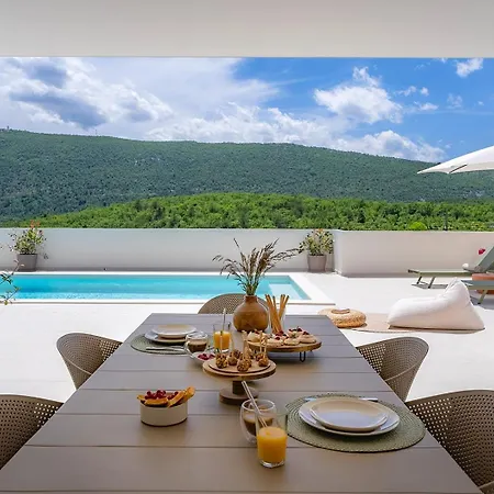 Stylish Tenera With Private Pool, 3 Bedrooms