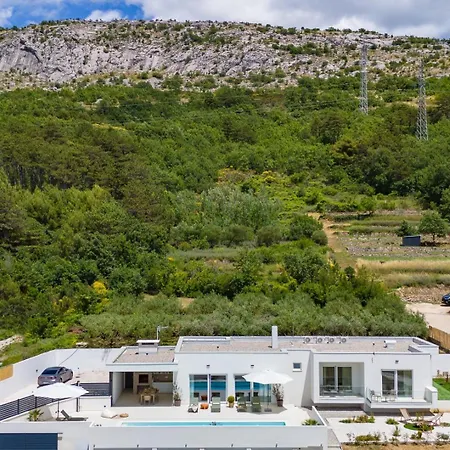 فيلة New Stylish Tenera With Private Pool, 3 Bedrooms *